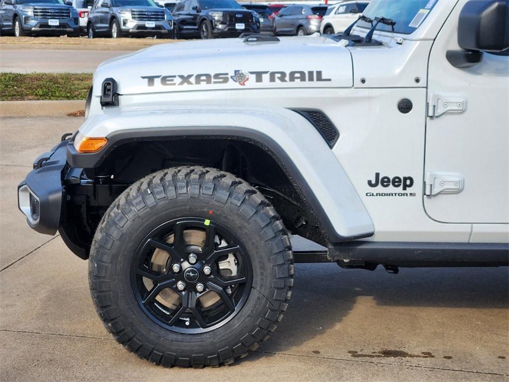 new 2025 Jeep Gladiator car, priced at $42,995