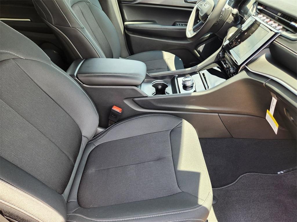 new 2025 Jeep Grand Cherokee car, priced at $36,495