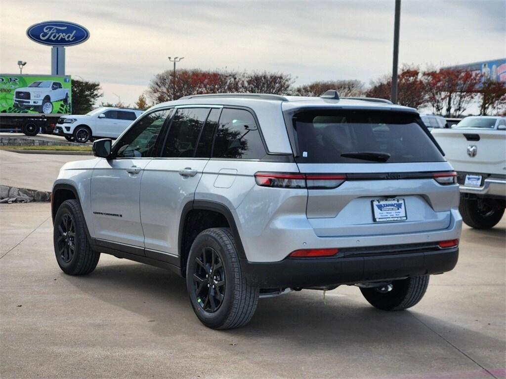 new 2025 Jeep Grand Cherokee car, priced at $37,995