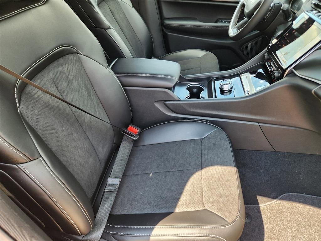 new 2025 Jeep Grand Cherokee L car, priced at $41,995