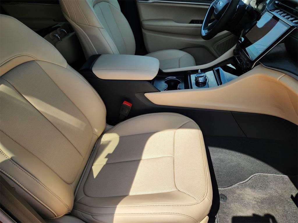 new 2025 Jeep Grand Cherokee L car, priced at $52,937