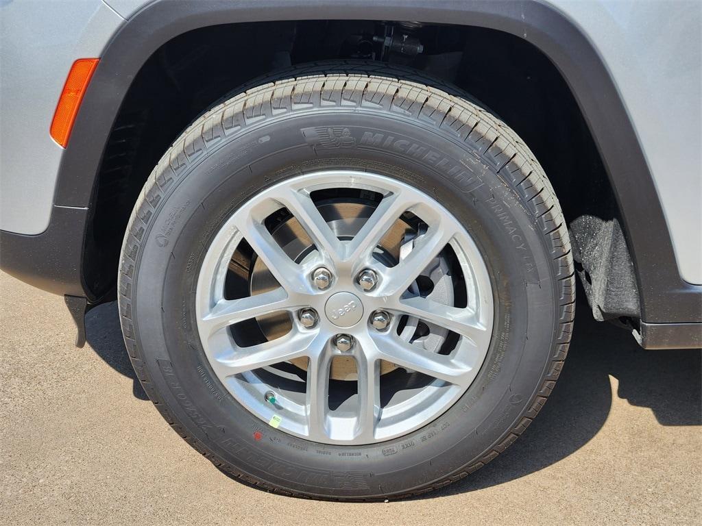 new 2025 Jeep Grand Cherokee car, priced at $33,495