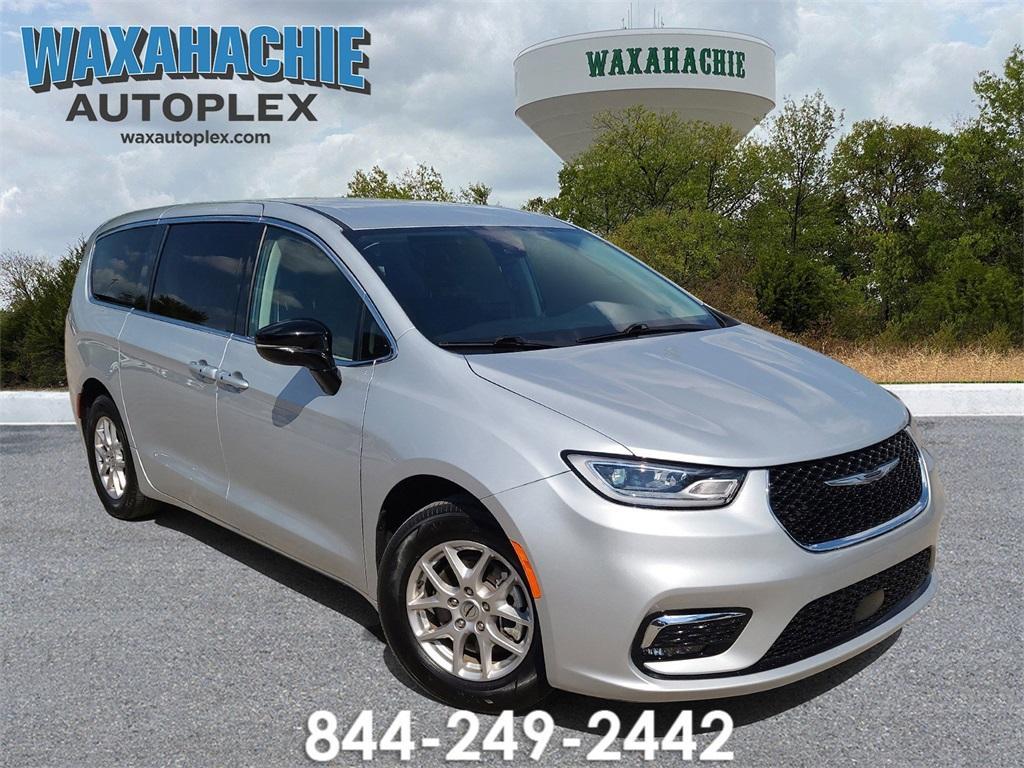 used 2024 Chrysler Pacifica car, priced at $27,021