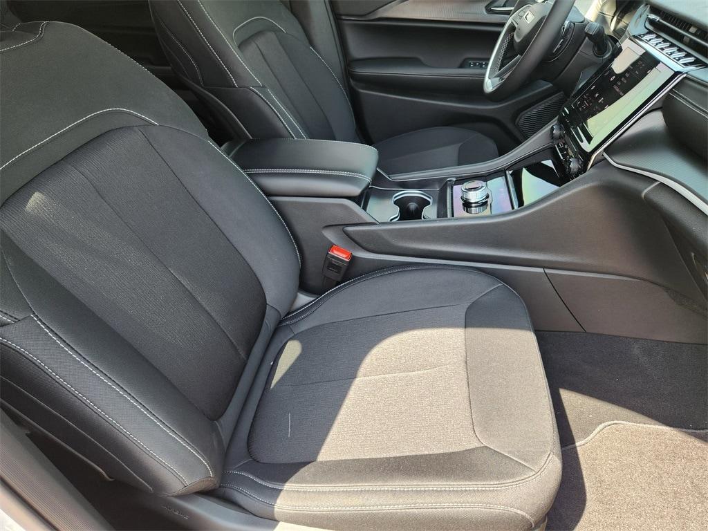 new 2025 Jeep Grand Cherokee L car, priced at $38,995