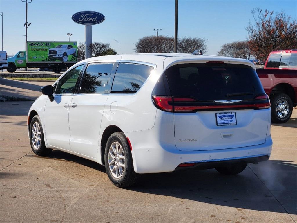 new 2025 Chrysler Pacifica car, priced at $41,423