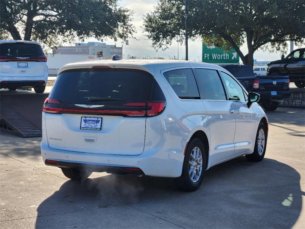 new 2025 Chrysler Pacifica car, priced at $41,423