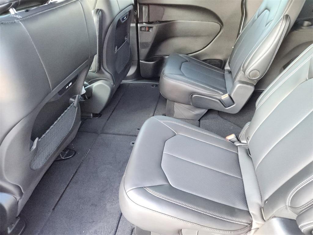 new 2025 Chrysler Pacifica car, priced at $41,423