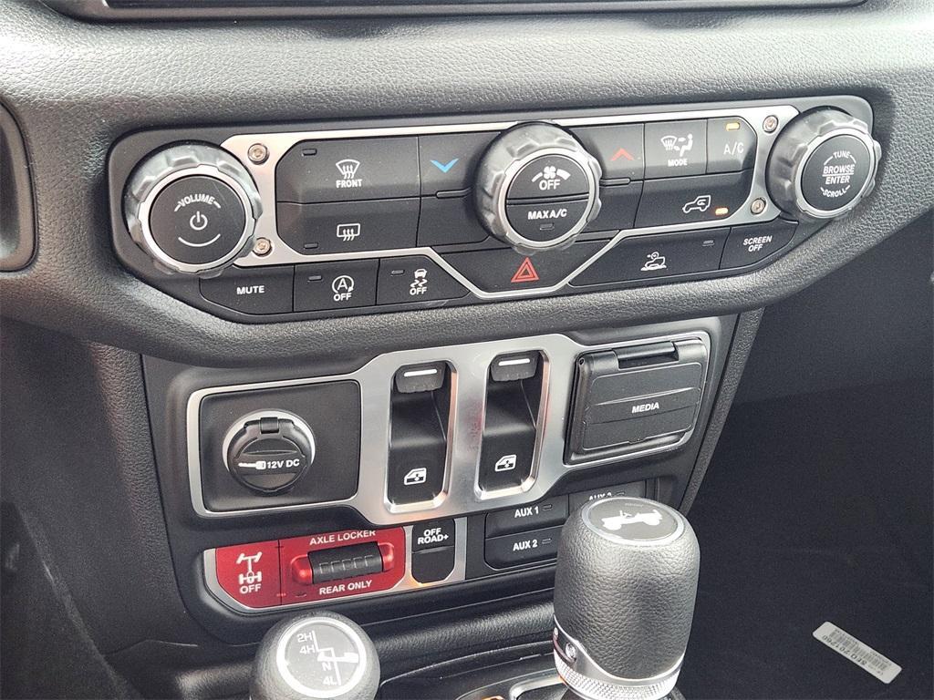 new 2025 Jeep Wrangler car, priced at $42,087