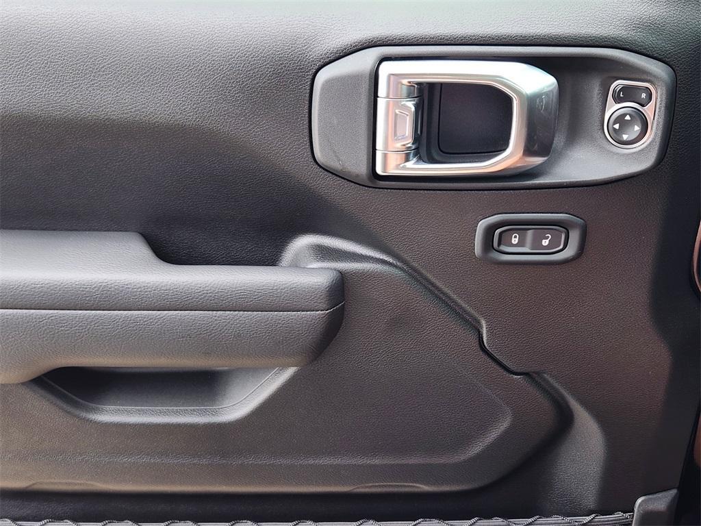 new 2025 Jeep Wrangler car, priced at $42,087