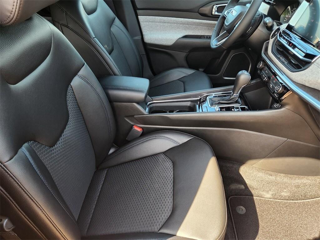 new 2025 Jeep Compass car, priced at $30,760