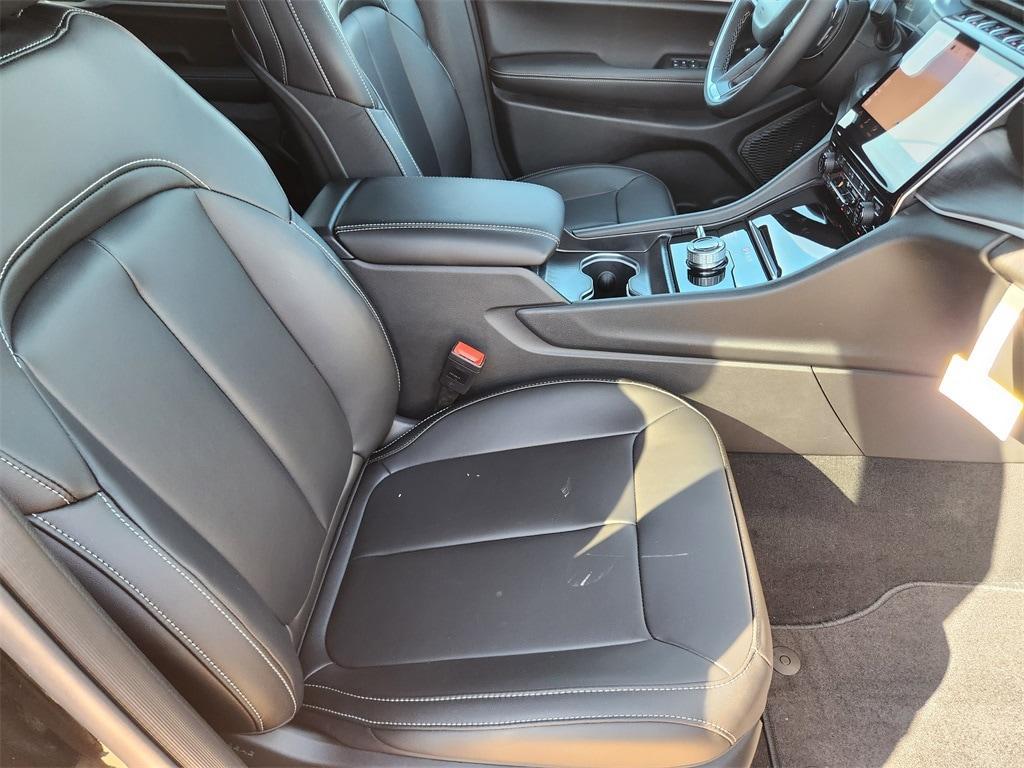 new 2025 Jeep Grand Cherokee car, priced at $39,995