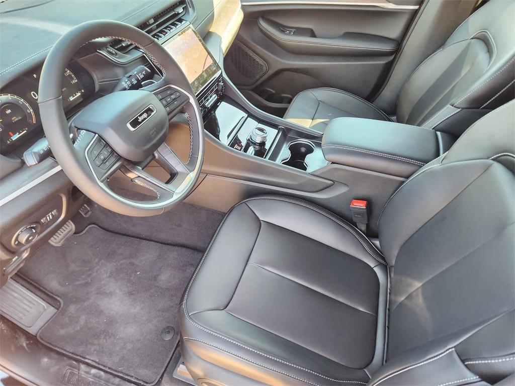 new 2025 Jeep Grand Cherokee car, priced at $39,995