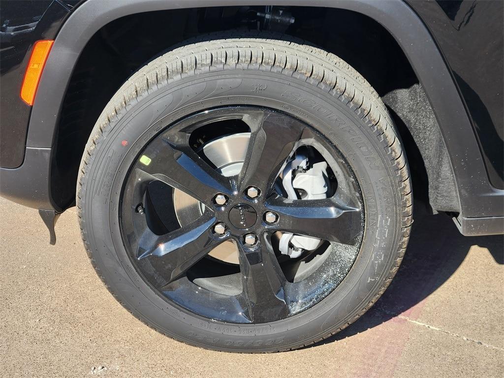 new 2025 Jeep Grand Cherokee car, priced at $39,995