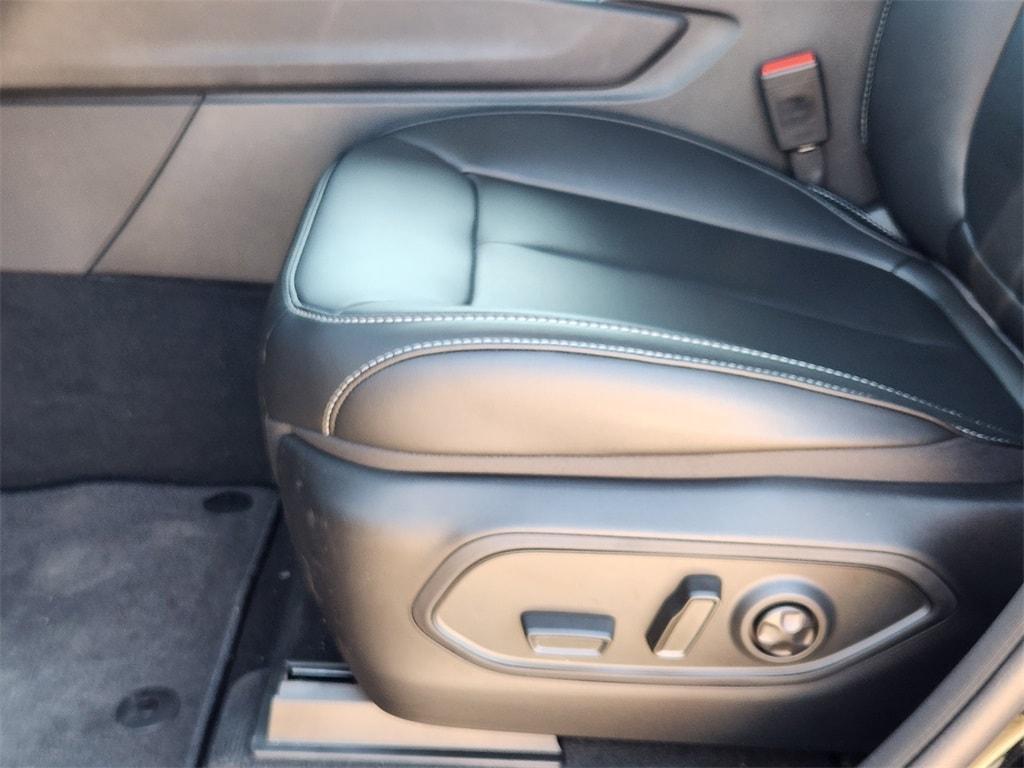 new 2025 Jeep Grand Cherokee car, priced at $39,995
