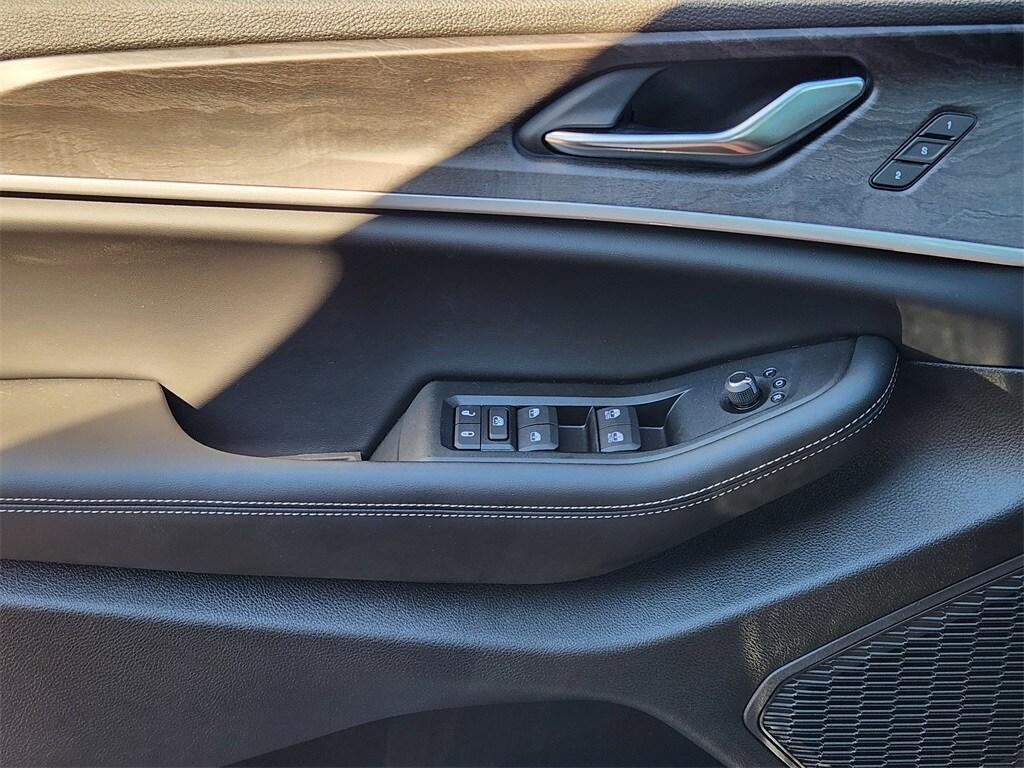 new 2025 Jeep Grand Cherokee car, priced at $39,995