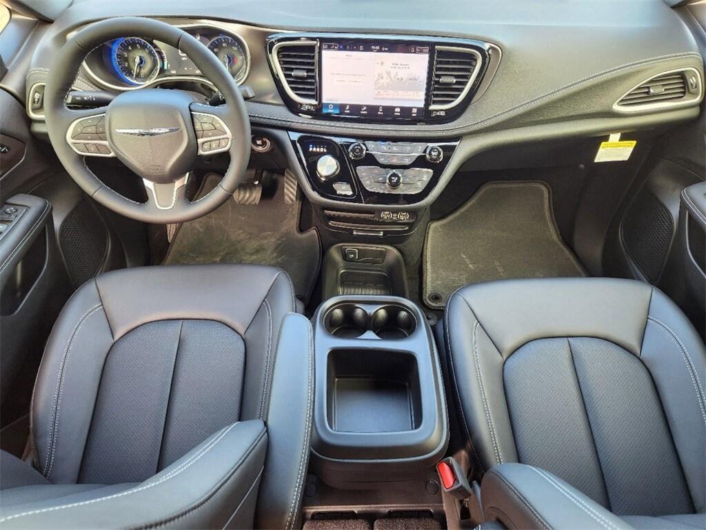 new 2025 Chrysler Pacifica car, priced at $36,923