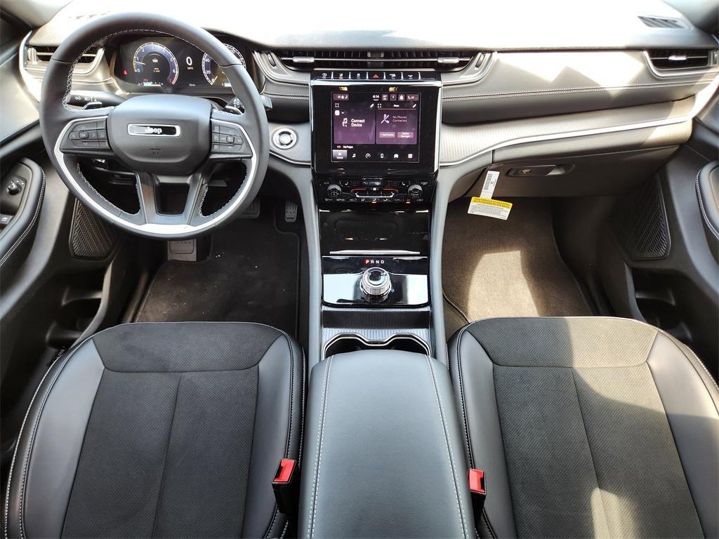 new 2025 Jeep Grand Cherokee car, priced at $37,995