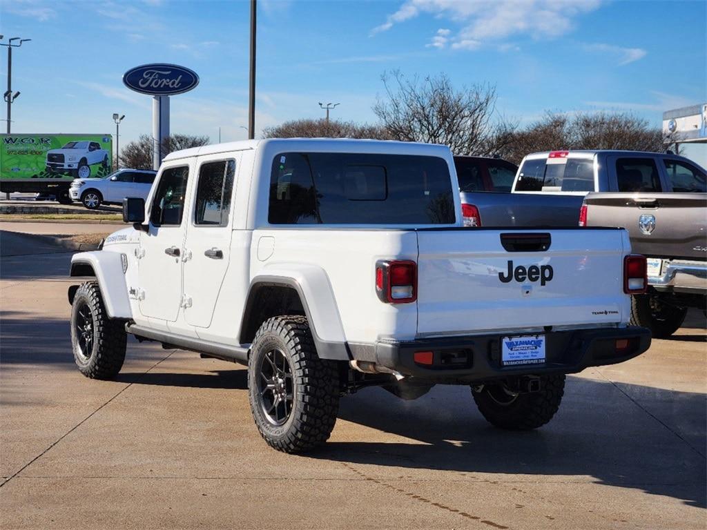 new 2025 Jeep Gladiator car, priced at $42,995