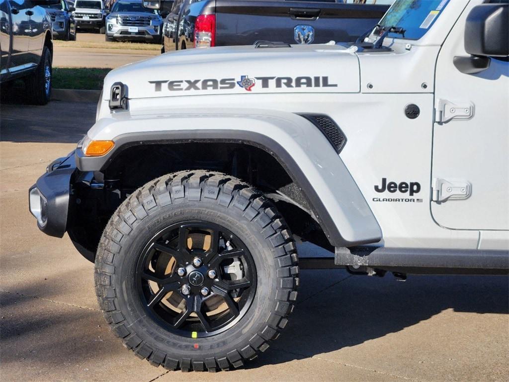 new 2025 Jeep Gladiator car, priced at $42,995