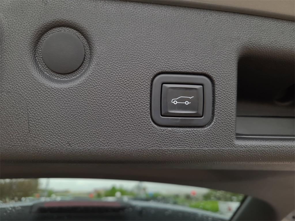 used 2023 Chevrolet Equinox car, priced at $22,098