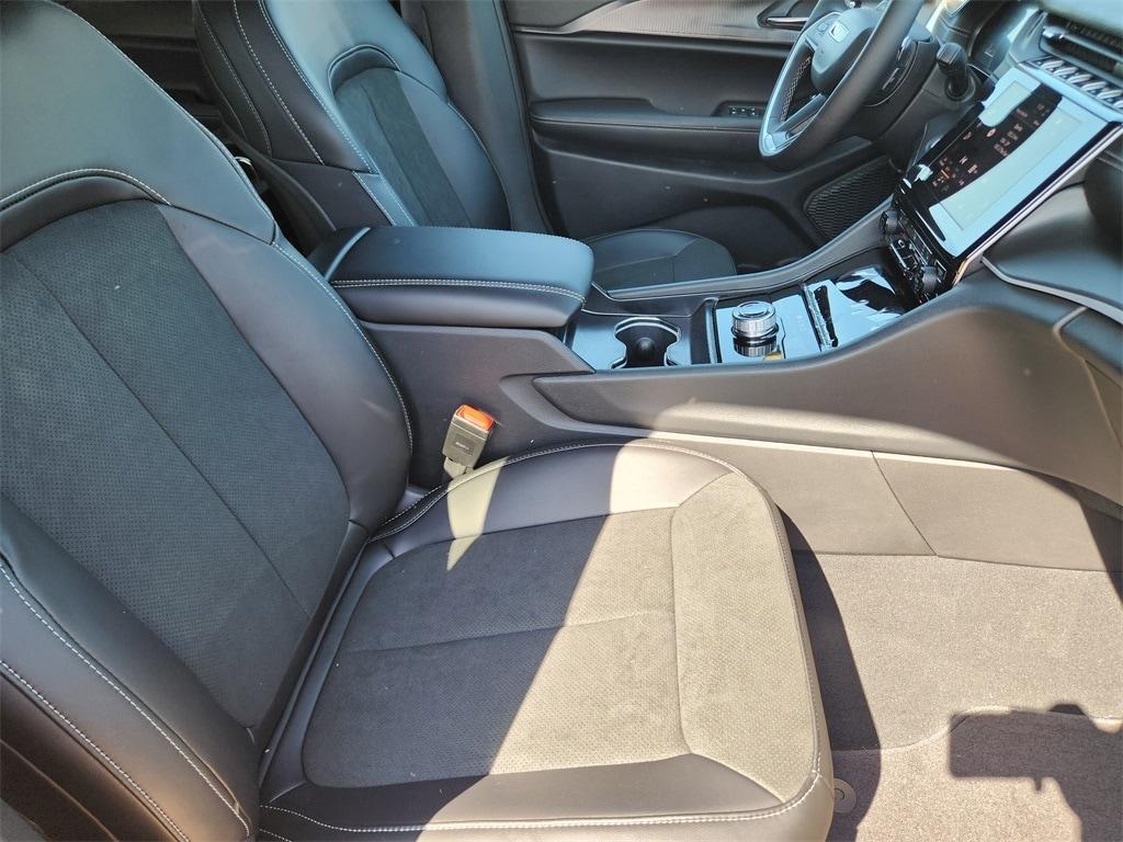 new 2025 Jeep Grand Cherokee L car, priced at $37,995