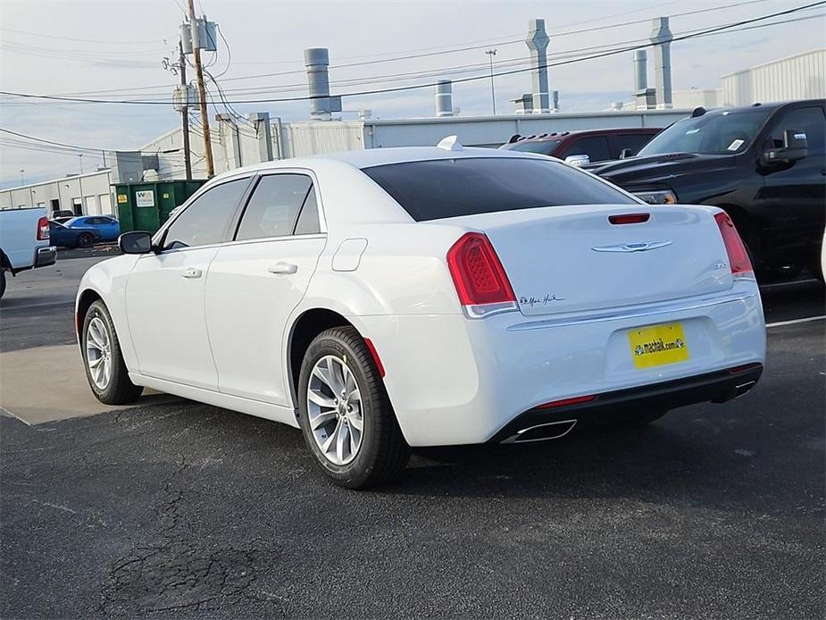 new 2023 Chrysler 300 car, priced at $29,211