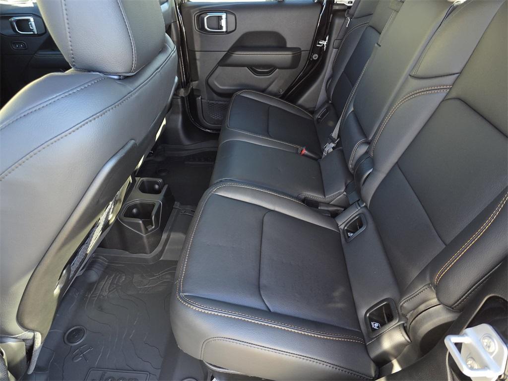 new 2025 Jeep Gladiator car, priced at $42,626