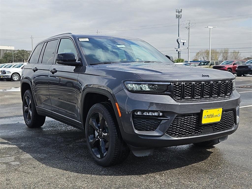 new 2025 Jeep Grand Cherokee car, priced at $43,944