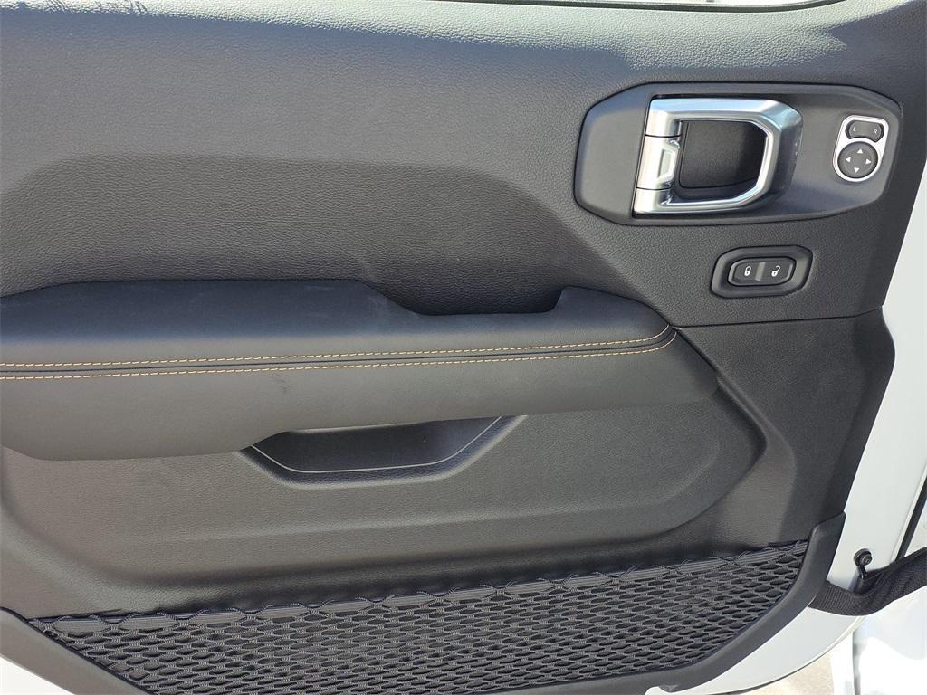 new 2025 Jeep Gladiator car, priced at $42,126