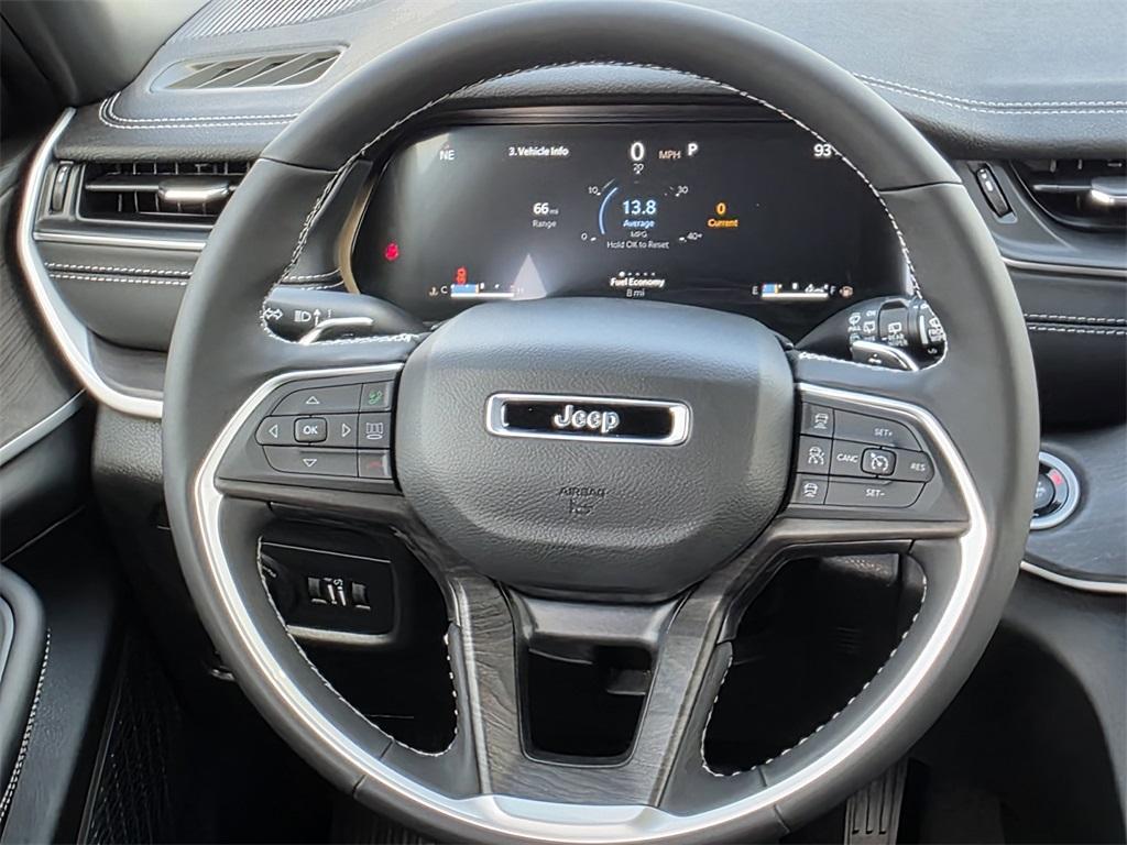 new 2025 Jeep Grand Cherokee car, priced at $41,115