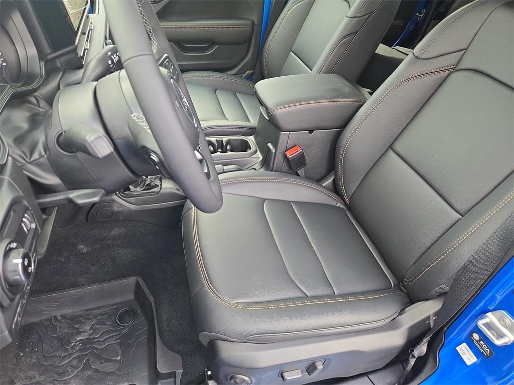 new 2025 Jeep Gladiator car, priced at $42,992