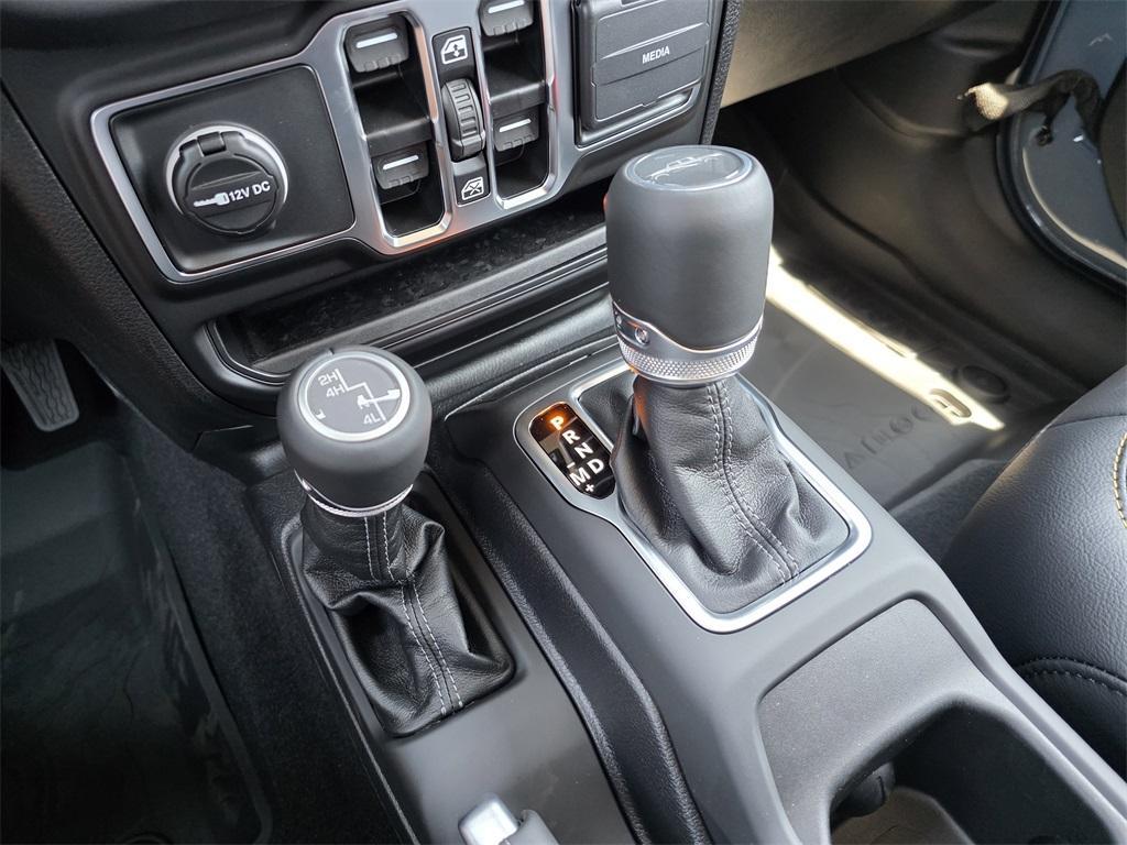 new 2025 Jeep Gladiator car, priced at $42,626