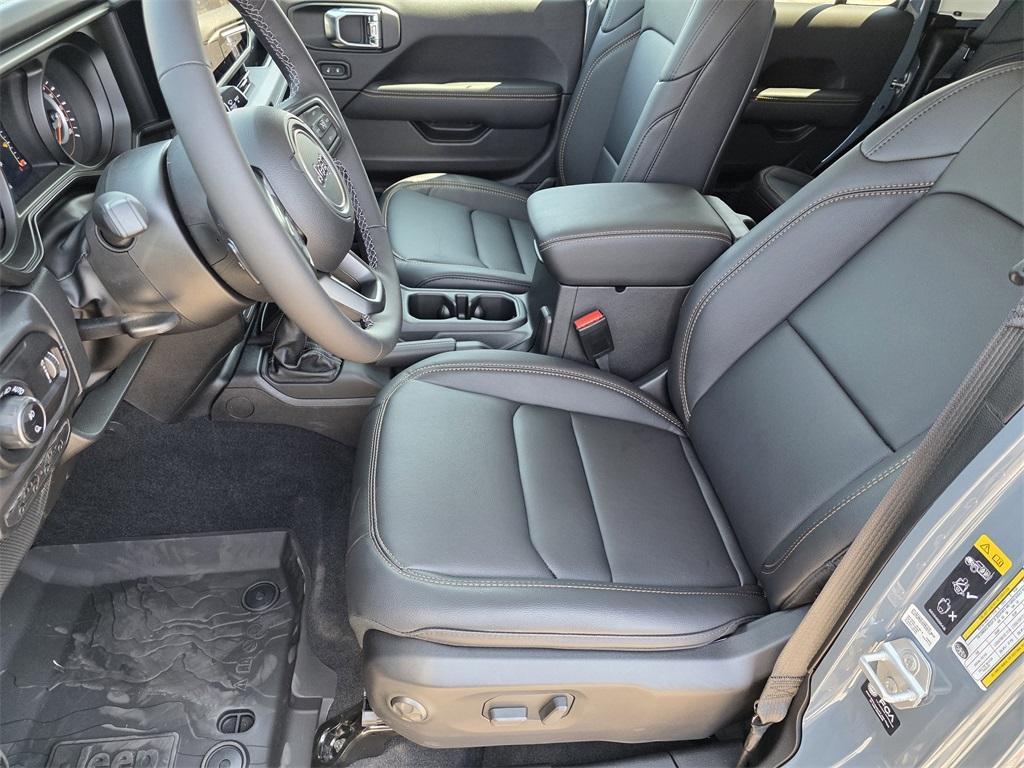 new 2025 Jeep Gladiator car, priced at $42,626