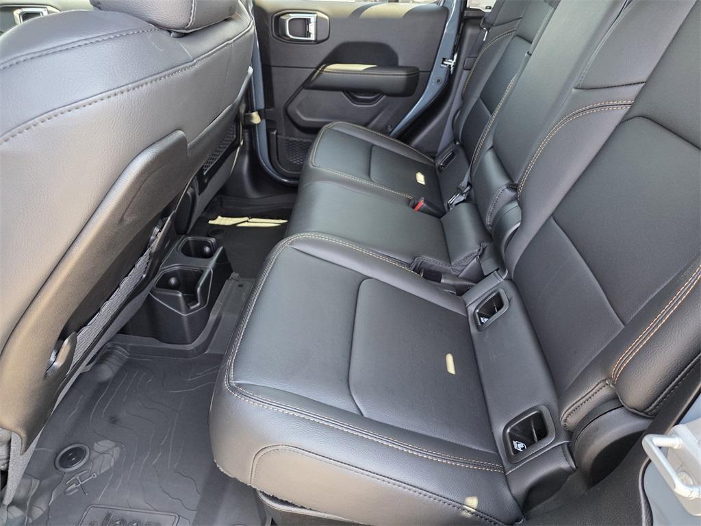 new 2025 Jeep Gladiator car, priced at $42,626