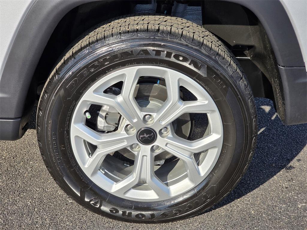 used 2025 Jeep Compass car, priced at $25,999