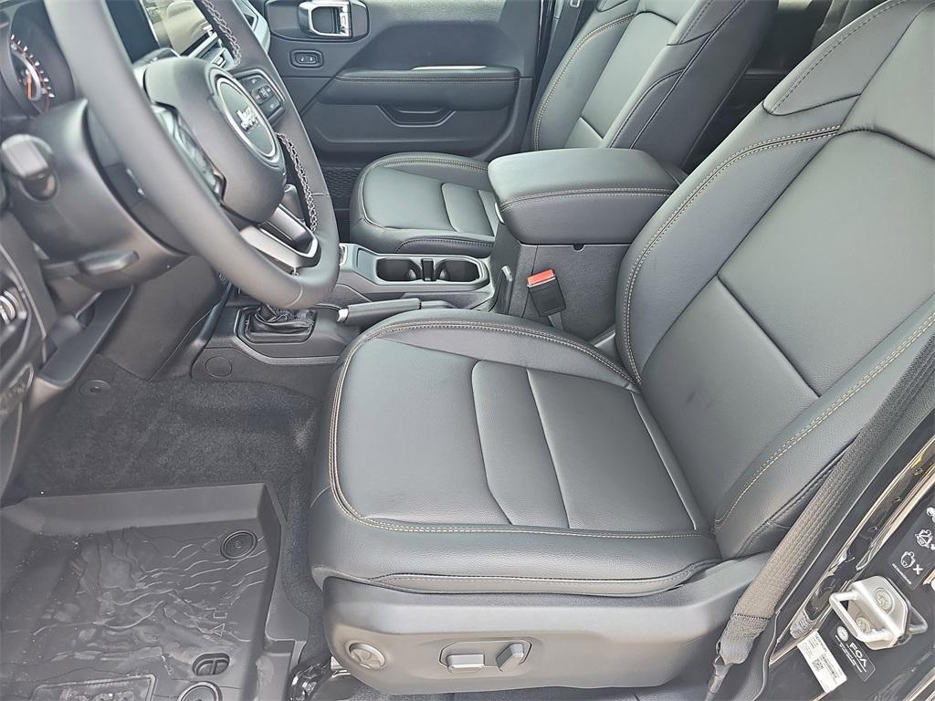 new 2025 Jeep Gladiator car, priced at $39,991