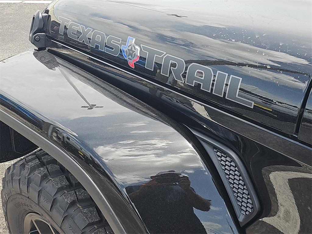 new 2025 Jeep Gladiator car, priced at $39,991