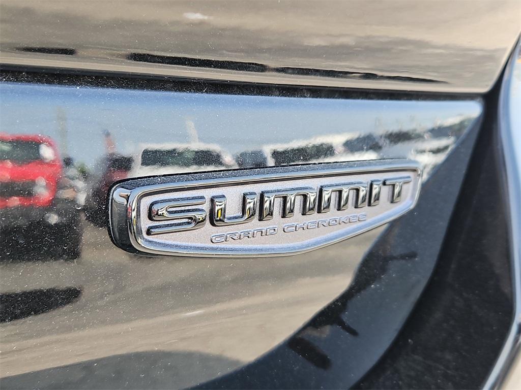 new 2025 Jeep Grand Cherokee car, priced at $54,761