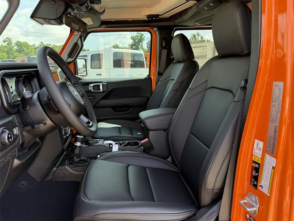 new 2025 Jeep Gladiator car, priced at $41,147