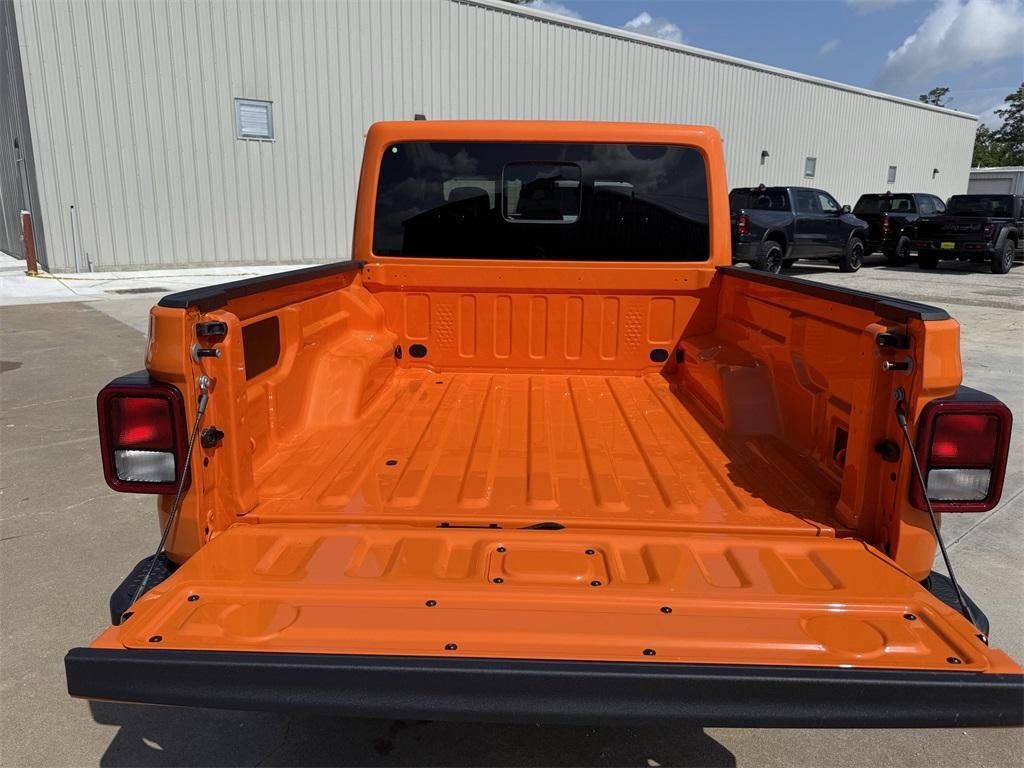 new 2025 Jeep Gladiator car, priced at $41,147