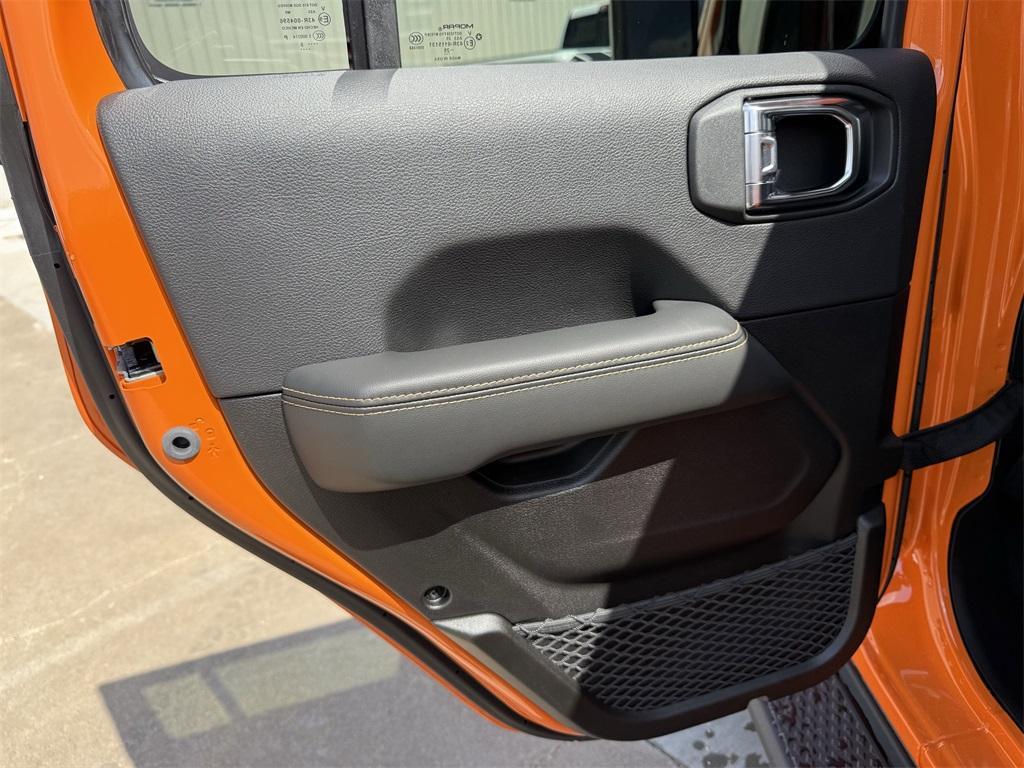 new 2025 Jeep Gladiator car, priced at $41,147