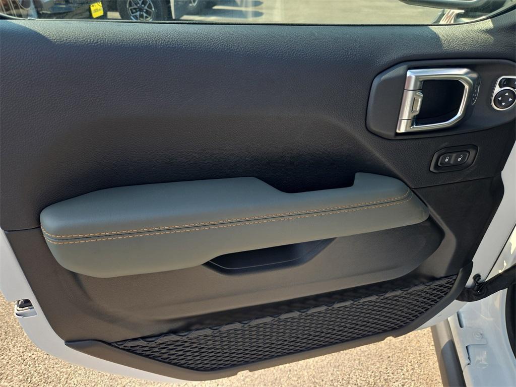 new 2025 Jeep Gladiator car, priced at $50,879