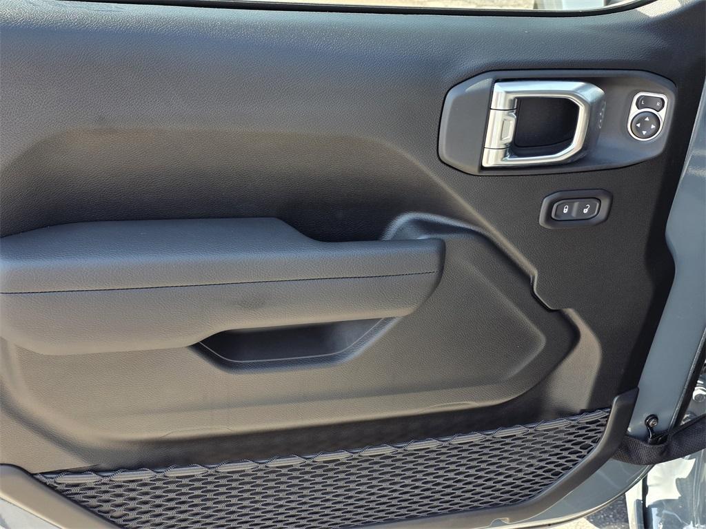 new 2025 Jeep Gladiator car, priced at $39,716