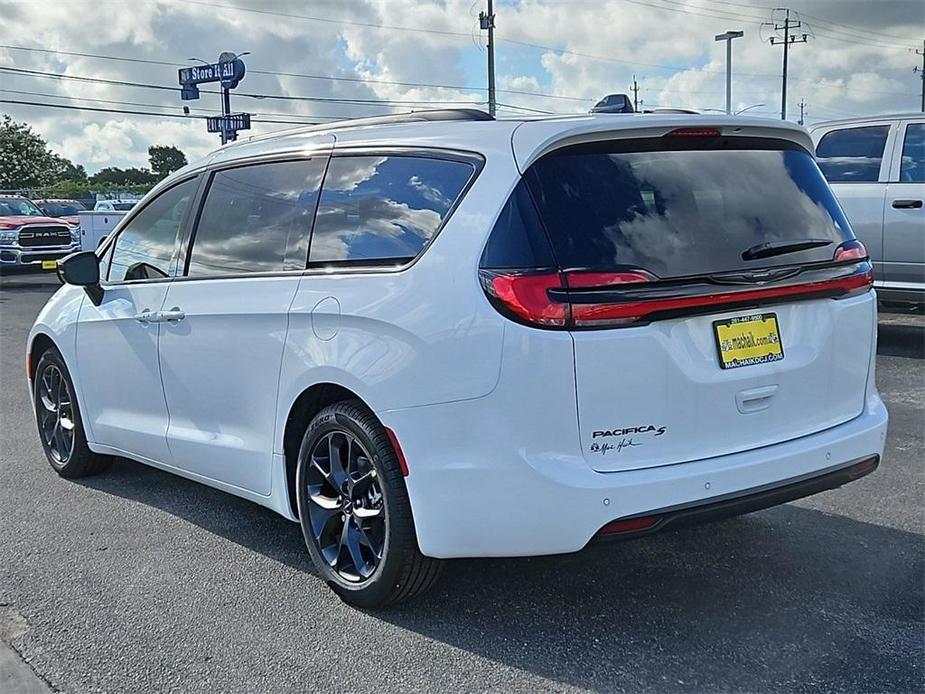 new 2024 Chrysler Pacifica car, priced at $37,034