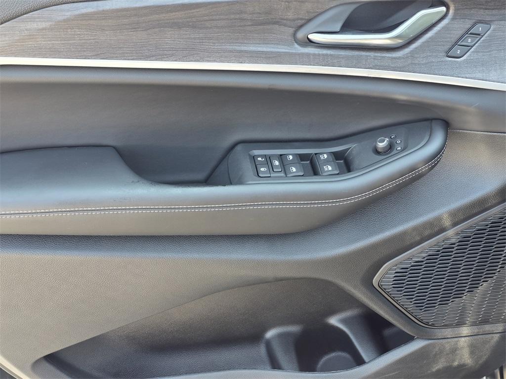 new 2025 Jeep Grand Cherokee L car, priced at $43,991