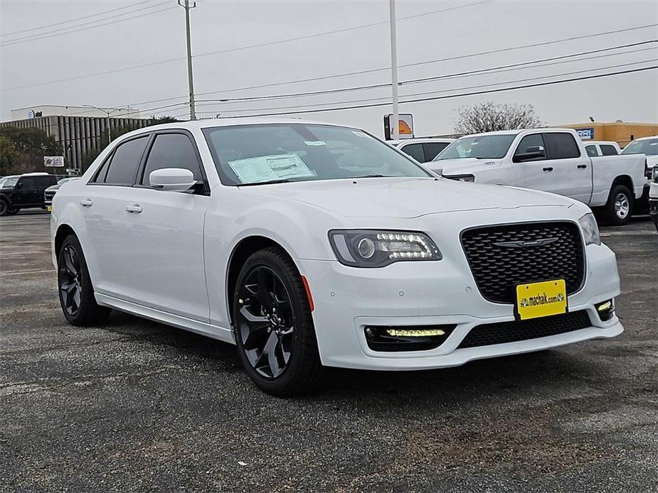 new 2023 Chrysler 300 car, priced at $33,029