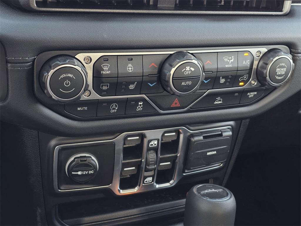 new 2025 Jeep Gladiator car, priced at $42,626