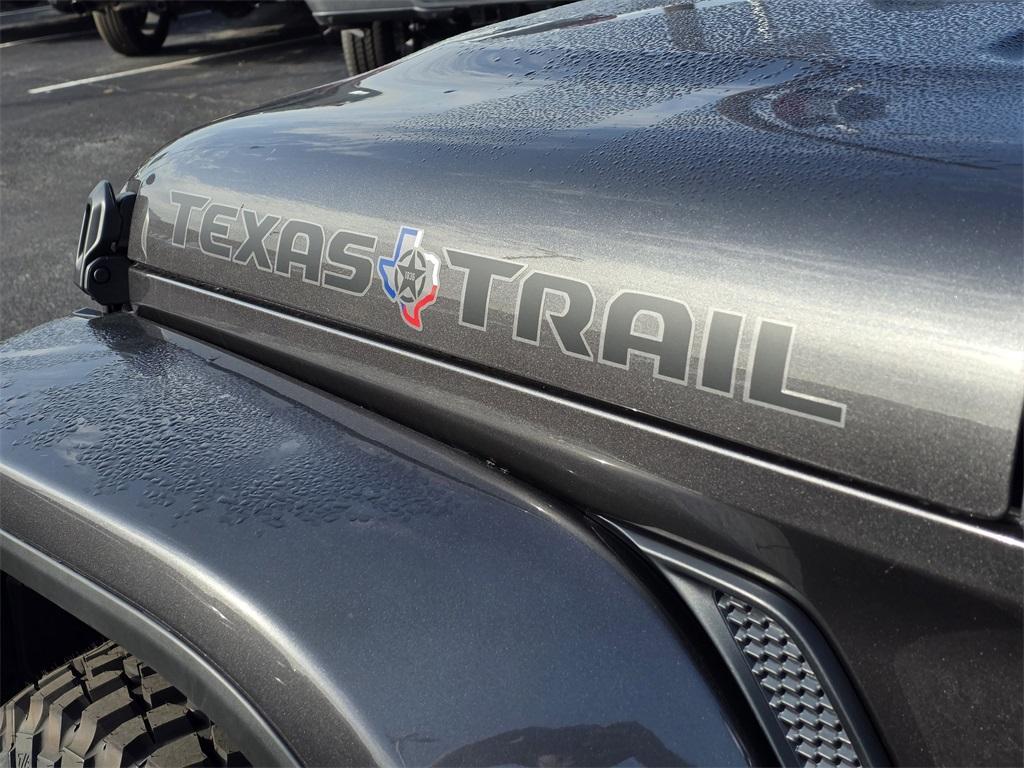 new 2025 Jeep Gladiator car, priced at $42,626