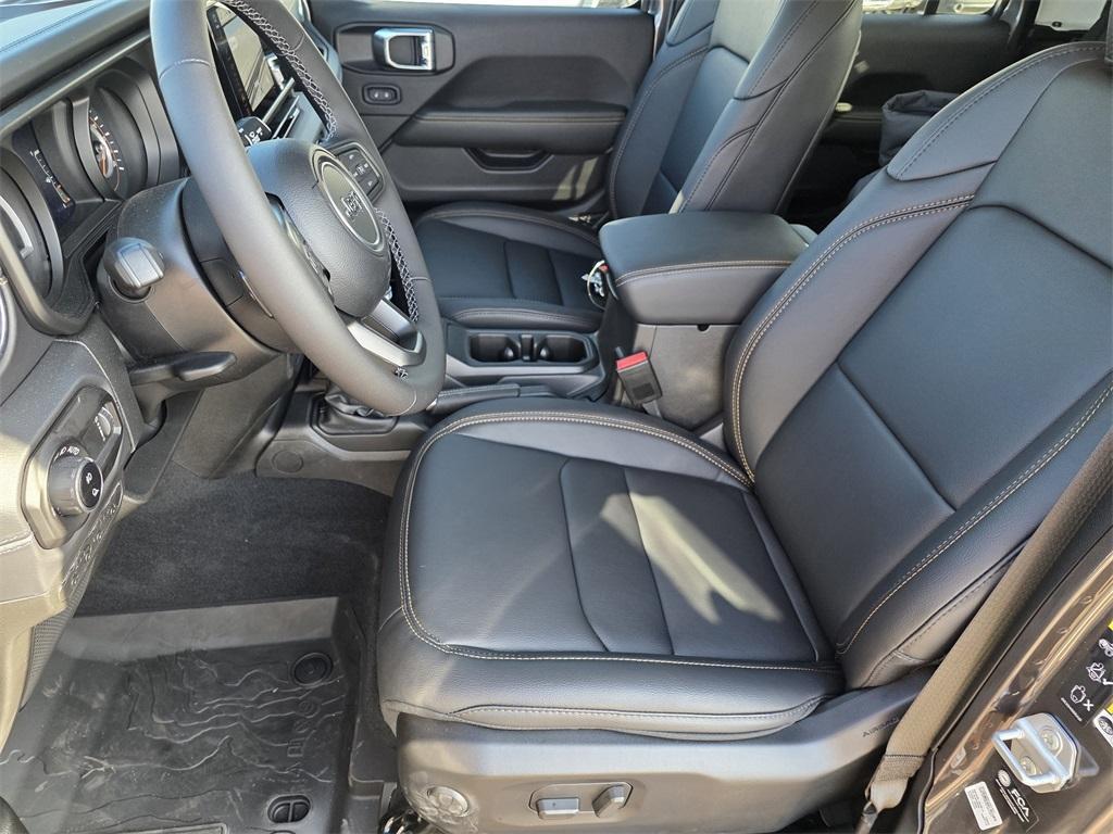 new 2025 Jeep Gladiator car, priced at $42,626