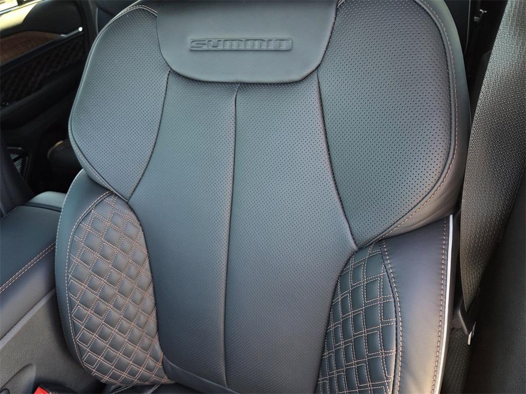 new 2025 Jeep Grand Cherokee car, priced at $57,368